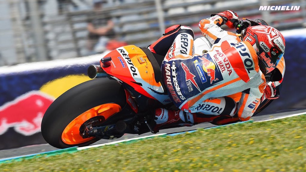 catarina93_73's tweet photo. @marcmarquez93 🎙
“This track is usually a bit challenging for me, but this year I feel good on the bike and am ready to fight for the podium and even the victory.”
#PowerOn93 ✊️💥 #MM93
#VictoryForAngelNieto
#Vuelta12mas1
📸 @Michelin_Sport https://t.co/h5DEmZX48e