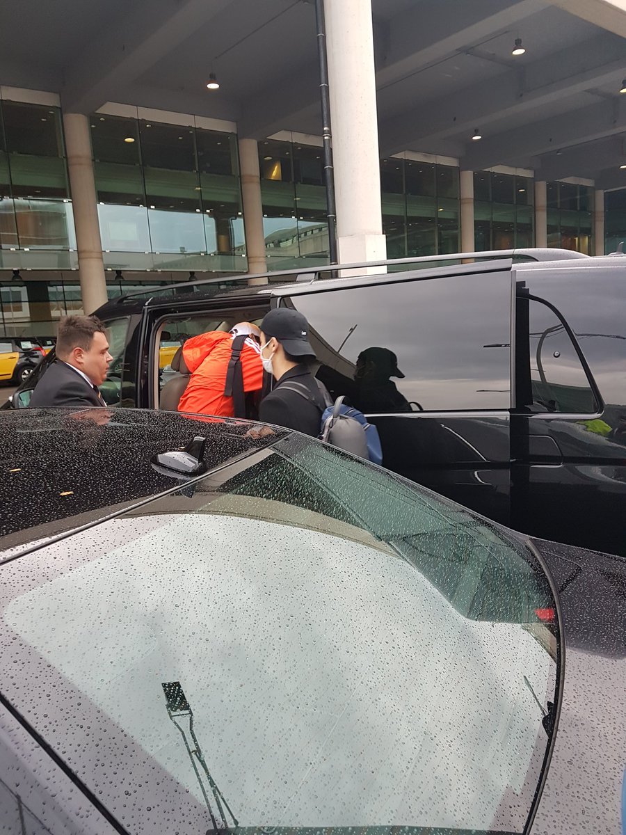 LakaPJS's tweet photo. [SJ] 180504 CN ✈ BCN– Leeteuk and Donghae [14P] https://t.co/uWUsVFtJ55 https://t.co/b4pe1c58Hh https://t.co/9VbPeLUHxy