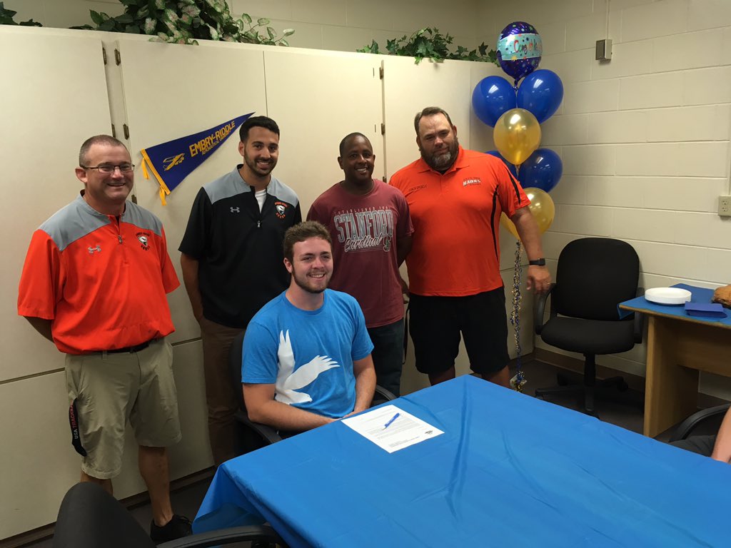 GreatDay2BAHawk's tweet photo. Van signs scholarship with @ERAUTrackNField. Surrounded by teammates, coaches, family, and teachers (Van also plays a mean saxophone 🎷). Made @FHSAA All-State team with 8th place finish. Well done and congratulations. https://t.co/xgAv3NPmzq