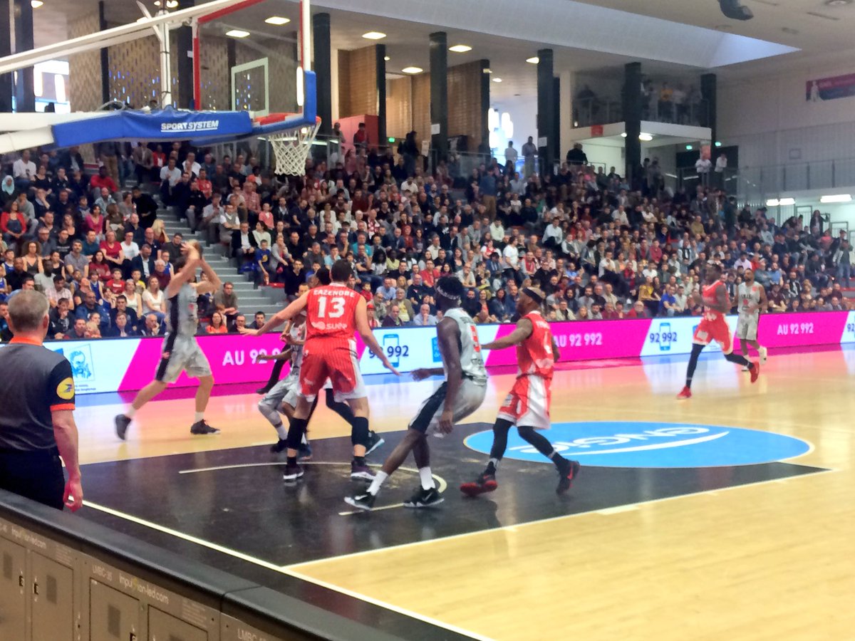 PasteurLille's tweet photo. Merci au club du @LMBasket pour ce match #solidaire au profit de la #recherche, tous ensemble pour une meilleure #santé #BasketteurAuGrandCoeur 🏀 https://t.co/hLiNeHAL2O