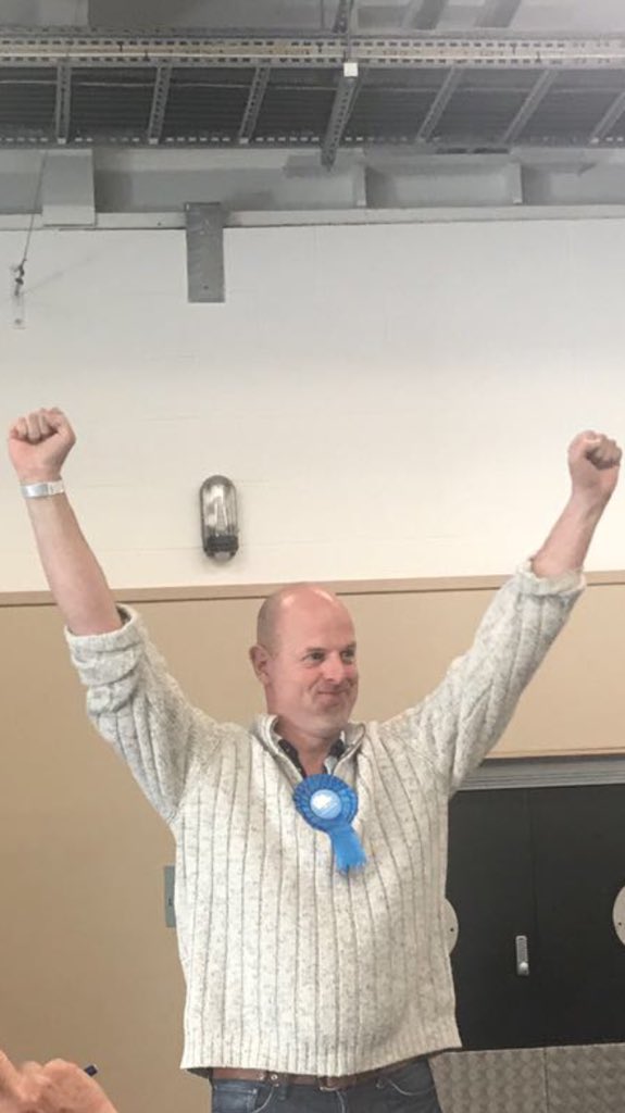 moramorrison's tweet photo. Tim Briggs - the last Tory standing. He holds onto Clapham Common, the only Conservative seat in Lambeth. Final results.. Labour 57 (-1), Greens 5 (+4), Conservatives 1 (-2) #SWLCE2018 @SW_Londoner https://t.co/6tdIhwSdAq