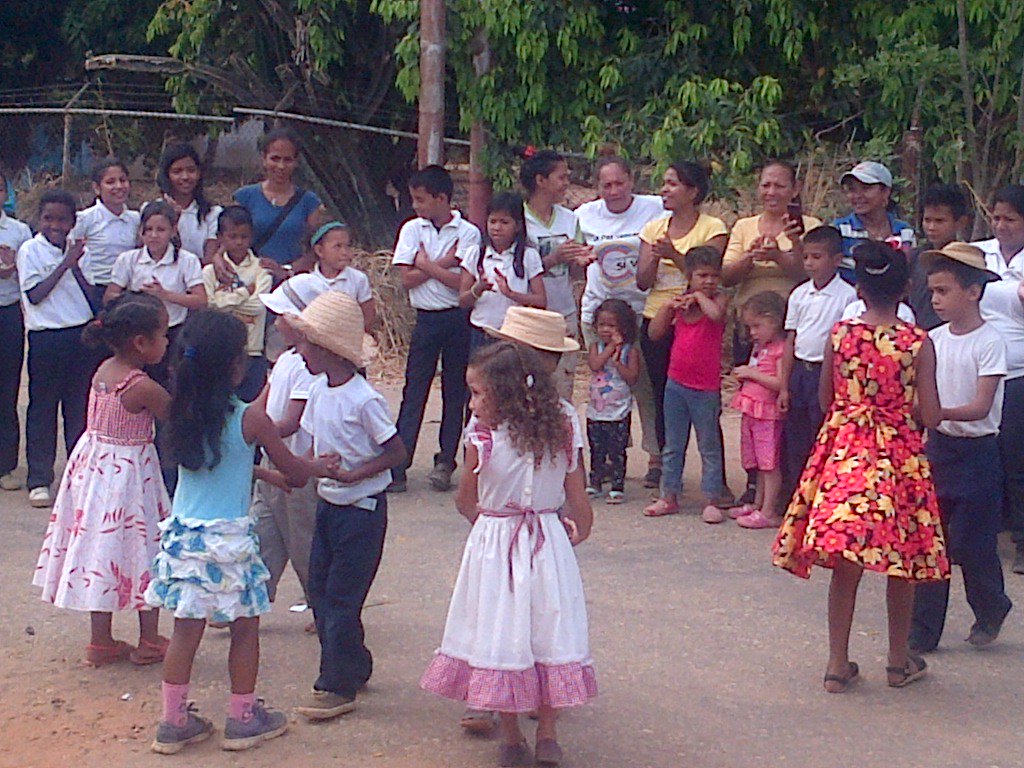 ebn_la's tweet photo. Más
#Anzoategui Celebración de la Cruz de Mayo @MPPEDUCACION en Nuestra  Comunidad las  Magnolias- El Tigre. @carcast02 @Gracejcj @ZEAnzoategui @RosangelaOrozco @gtorodelara https://t.co/2rOjA1hnNf