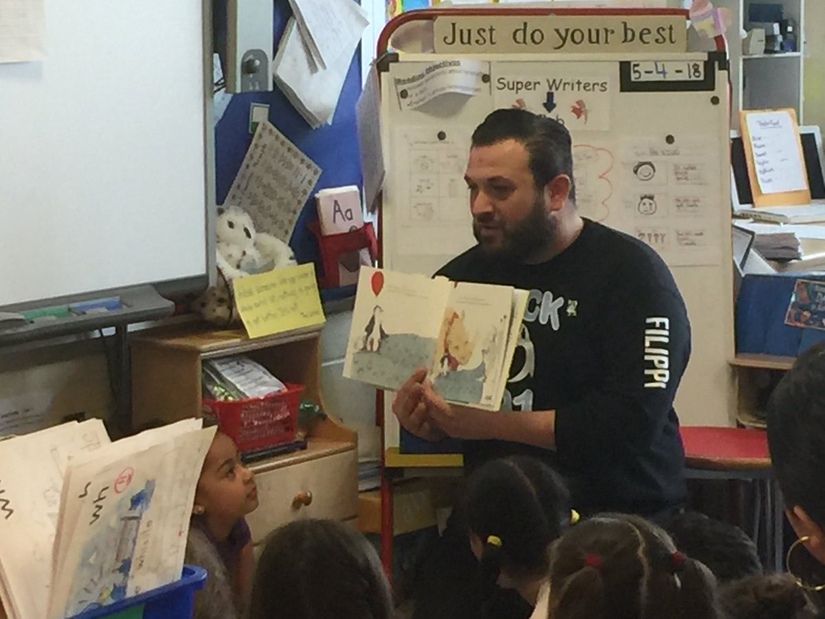 PS91Q's tweet photo. Mr. Filippi is the Mystery Reader in class K-228 #pack91 #ps91qhuskies #ps91q https://t.co/Vn8y9GDf35