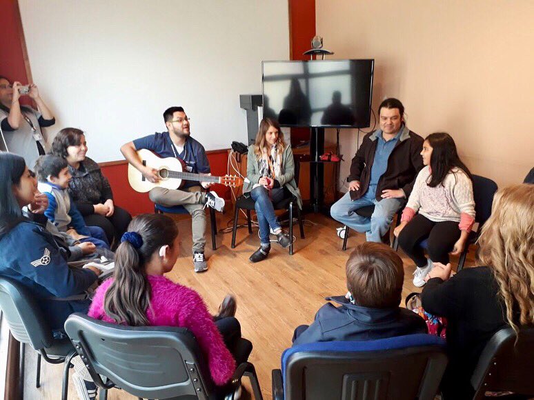 MatiMillar's tweet image. Aplicando #Musicoterapia en el primer taller que se realiza del Programa de Transición a la Vida Adulta del #CASR, dedicado a promover el autocuidado, generando redes para que en un futuro logren una mayor autonomía dentro del servicio de salud. #musictherapy
