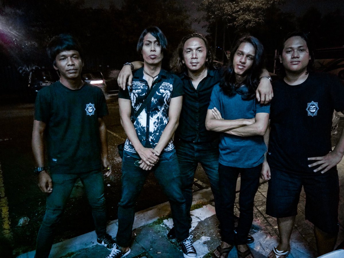 TheRudean's tweet photo. W E A R E T H E R U D E A N
#gengkomeng #talibarut
📷: @AmirulAlFitri https://t.co/QZNdV0eMkb