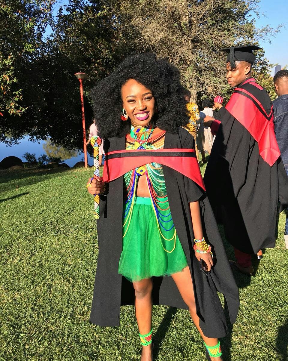nelisiwe_sibiya's tweet photo. She comes From Nothing.... with Nothing... she was once told she does not amount to anything.... and today she Graduated.... Mama Ka Bafana Is now a Musical Theatre Studies Graduate. 

Embracing her Zulu Rotssss as always.... She's proud of being  black.

Thank you so much. 
🎓👑 https://t.co/a7VXEs6uY8