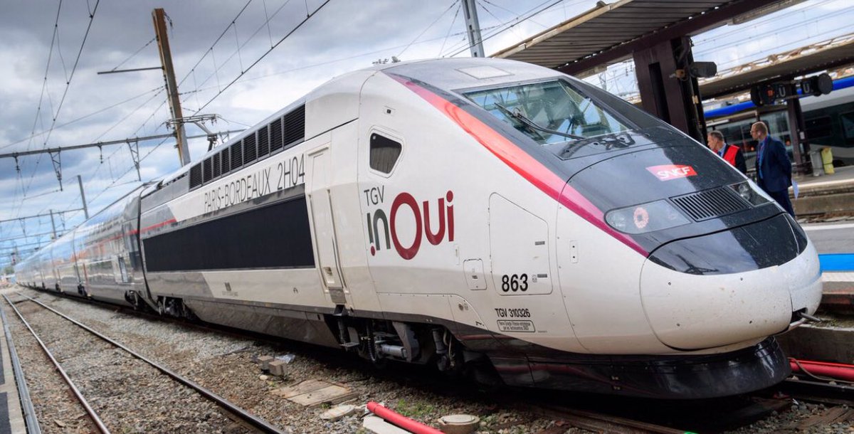 #tgv 🚄 Malgré la grève, vous êtes 140.000 à avoir voyagé en TGV aujourd’hui , MERCI de votre confiance 🙏 ceci nous oblige à plus encore : plus de petits prix , plus d’info voy , plus de TGV 👍🤓 @RPicard_SNCF