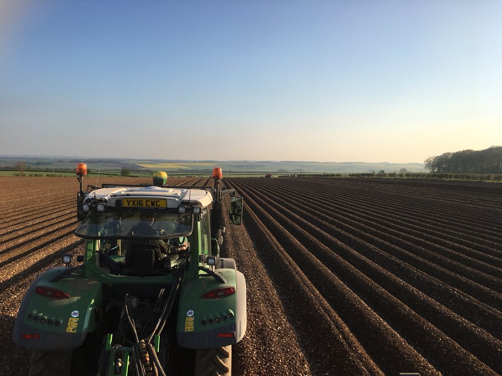 JSScholes1's tweet photo. Tonight’s view #spring18 #pots18 #yorkshirewolds https://t.co/hmnVfeSfAI