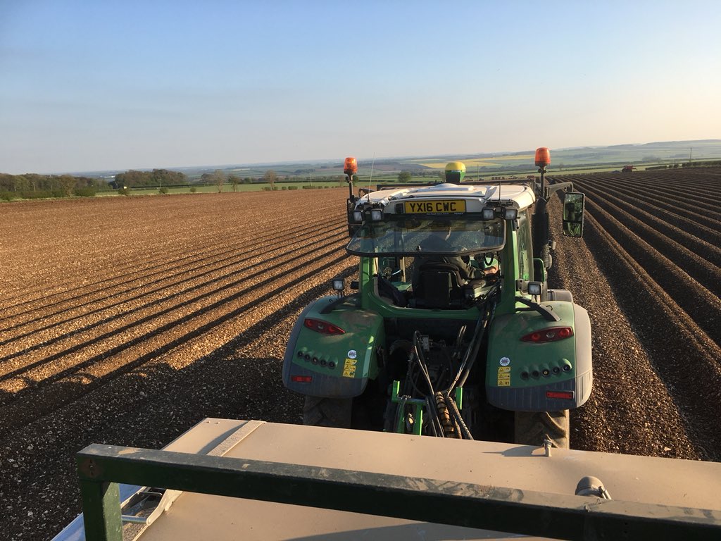 JSScholes1's tweet photo. Tonight’s view #spring18 #pots18 #yorkshirewolds https://t.co/hmnVfeSfAI