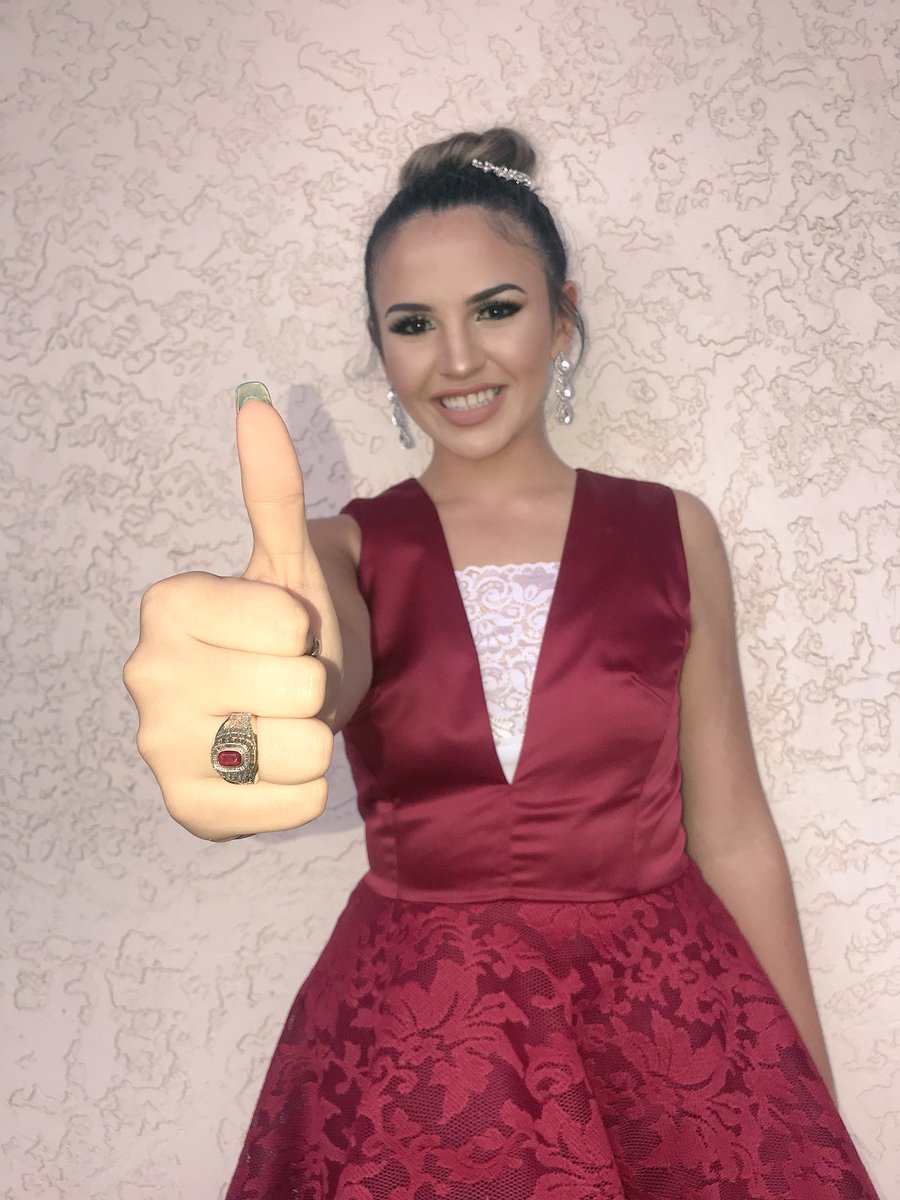 celissa_11's tweet photo. enjoying my last few moments dressing as a girl until i’m in the corps. #TAMU22 

#GenTXDay #NHIDecisionDay https://t.co/BgcuoP9zuL