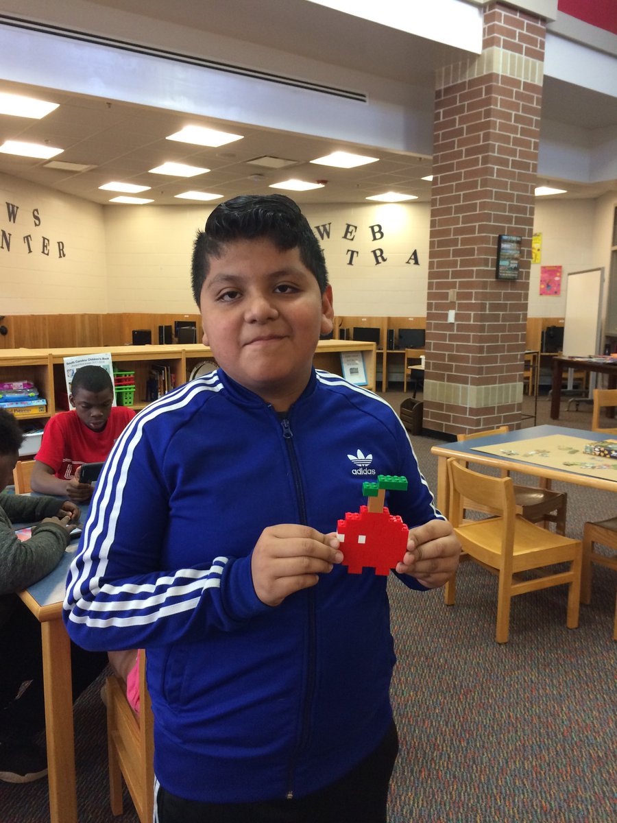 BealebBeth's tweet image. LEGO Apple for the librarian!
#Legos #makerspace #matbulldogs