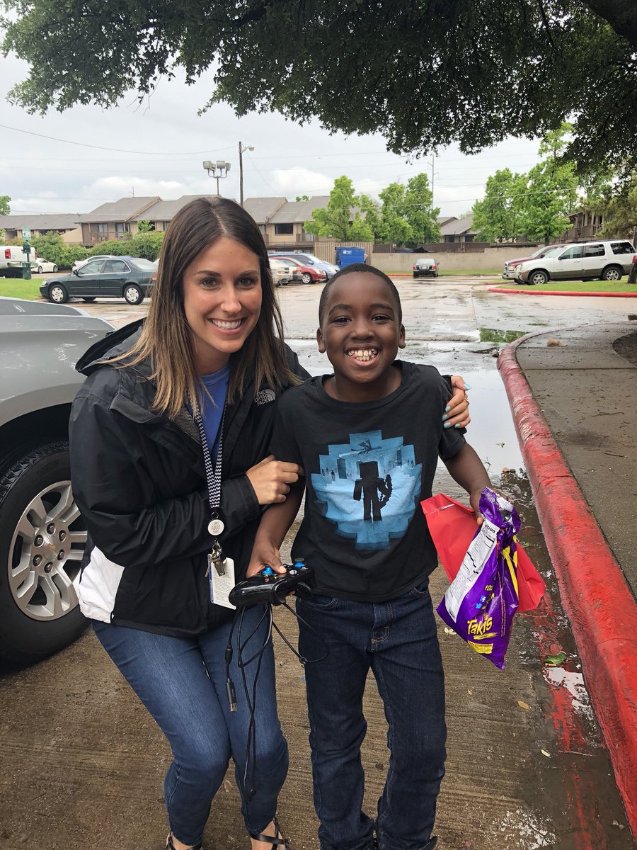 CourtneyJosefy's tweet photo. Love my team!! #spreadkindness #team2 #homevisits @aggietharp #RLERocketsROCK https://t.co/MB7EtKo5qD