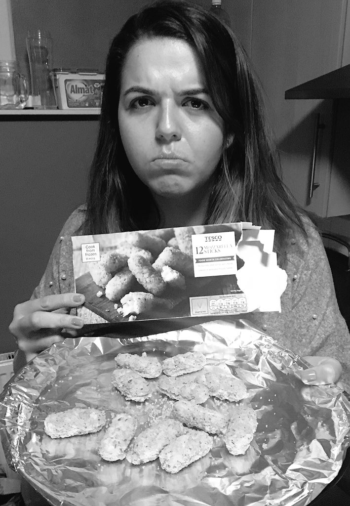 Donkers2's tweet photo. @Tesco why you give me 11 mozzerella sticks when the box says 12? #cantbe(cheese)it #youbettergiveEdam #icamembertit https://t.co/vA3HfdNRqm