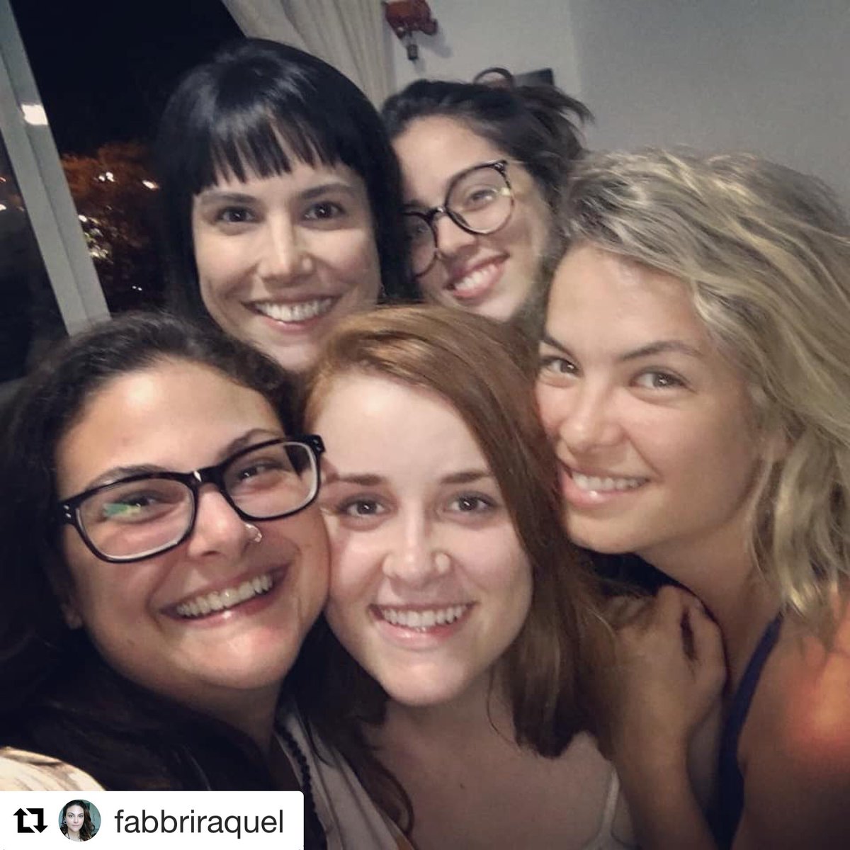 ProjetoLua's tweet photo. E depois de um ano, a gente sentou, parou, e todas estavam melhores do que antes, transbordando amor próprio. Confiança, respeito, história de vida...
#moanas
#liberdade
#amor
#amigas
#mulheresqueseamam 
#força

#Repost fabbriraquel 
・・・ https://t.co/ZTWDSBz03G