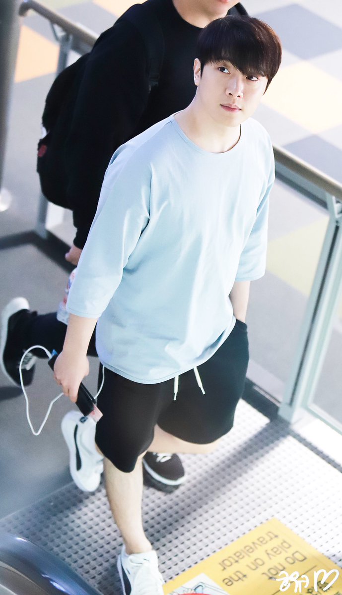 koreadmirer's tweet photo. 180504 FTISLAND Centrair Airport 
나고야공항 출국
#FTISLAND #에프티아일랜드 #최민환 #MinHwan #ミナリ https://t.co/JNjiEX2xFO