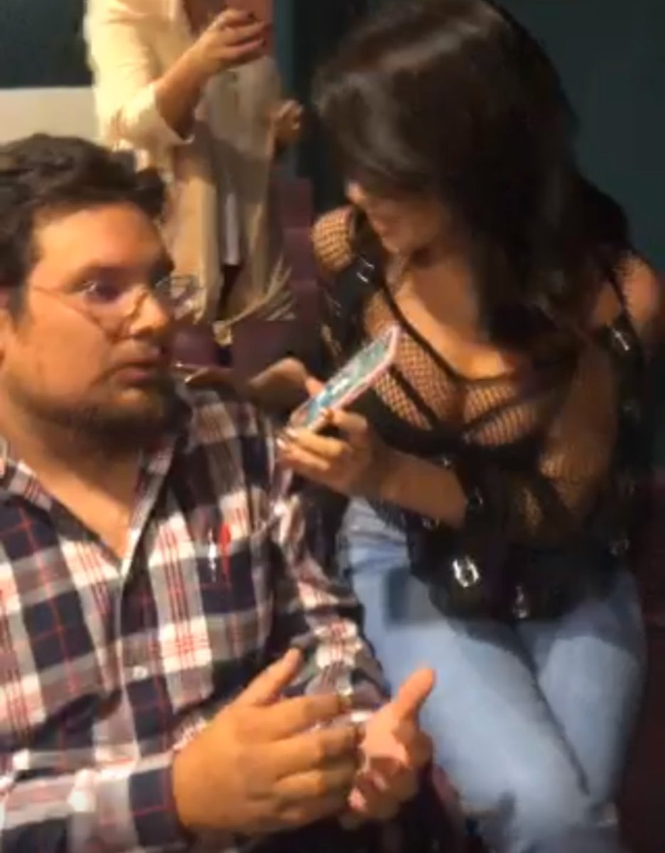 lalixpyp's tweet photo. Me muero: un chico le contaba a Lali que hizo su tesis sobre casi Ángeles, en una de esas Lali pide el celular y como que lo usa y el chico seguía hablando, resulta ser que estaba LLAMANDO A CRIS MORENA PARA QUE HABLE CON EL ❤️ https://t.co/QS1dZBJfpP
