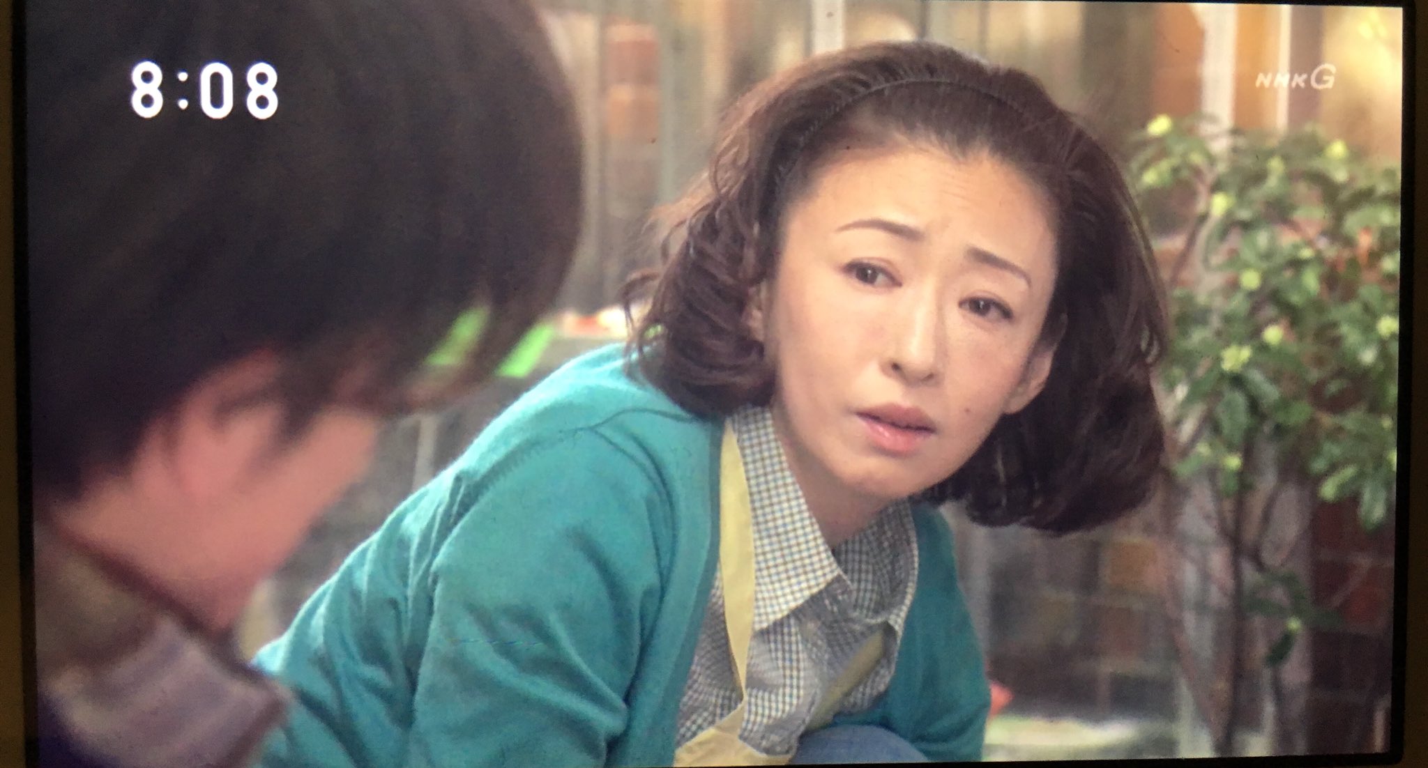 K まずこの最高に生活感ある髪型をしてくれた泰子さんに感謝よ 電話の時 えー とかじゃなくてぎゃー なところが一段と面白く可愛かった 今週は沢山ハルさんに泣かされたなぁ 半分青い 松雪泰子 T Co Znqufgmrmd Twitter