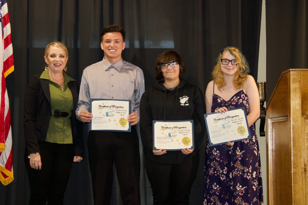 Beaumont_SD's tweet photo. #StudentoftheMonth Recognition Dinner! #BeaumontHighSchool #GlenViewHighSchool #21stCenturyLearningInstitute #BeaumontUSD #HomeSchoolCommunity #Scholarships https://t.co/DxdK3kIF67