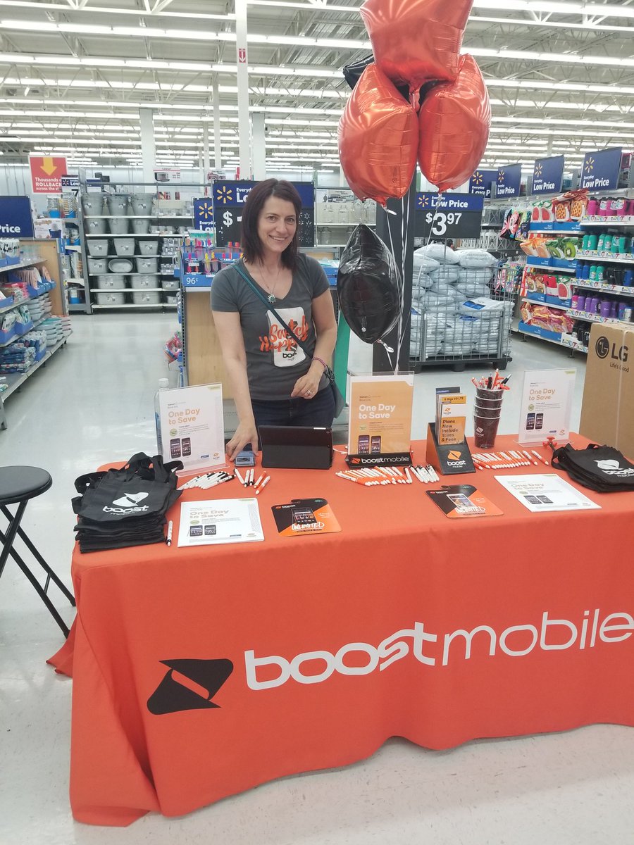 Boss helping me sell a new line to a customer!! ❤️❤️ #LGBoostday <a href="/AzraSmailagic/">Azra Smailagic</a> <a href="/TimMiller44/">Tim Miller</a>