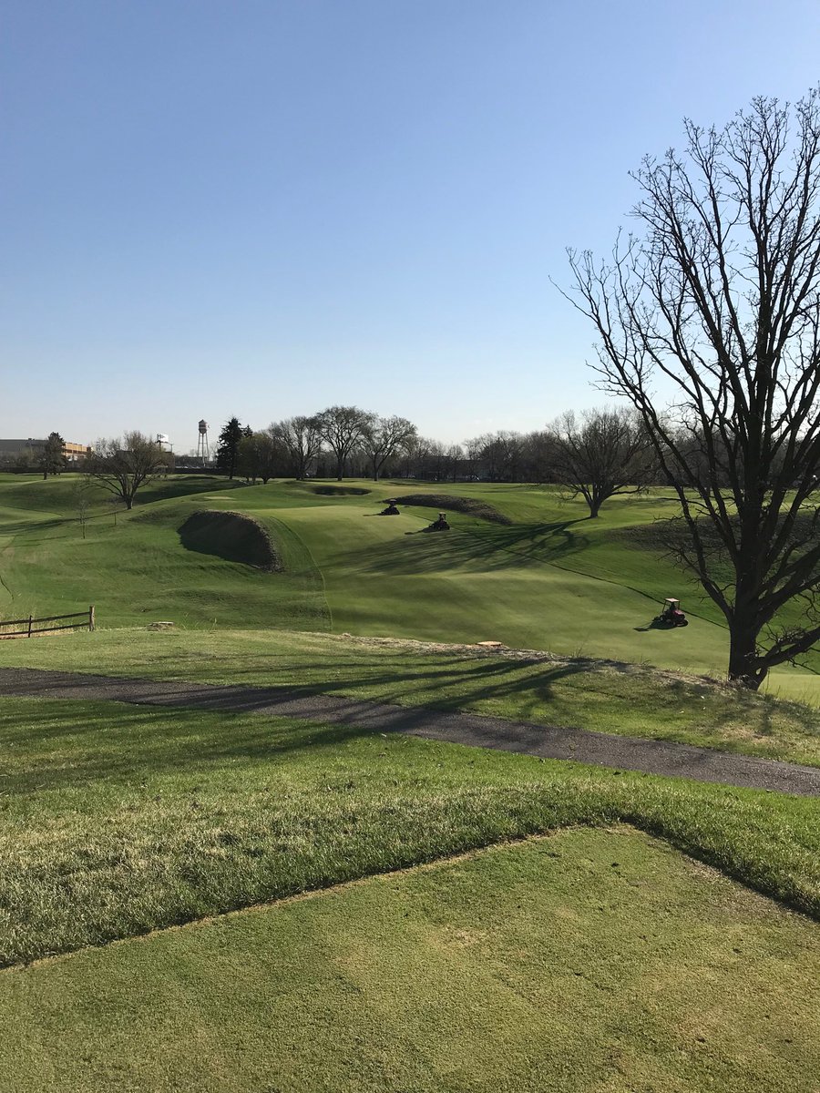 tcturf's tweet photo. Nice view from new tee on #6 minus a lot of clutter. #lesstrees #landforms #longviews https://t.co/aaMJtWieaL