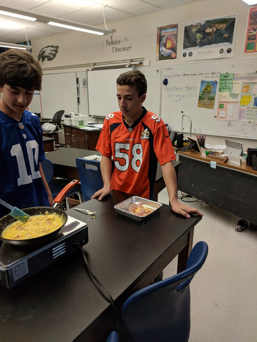 mrskinkela's tweet photo. #solution or #heterogeneous mixture. Honors physical science class cooking up some chemistry! https://t.co/v628Owa1Jn
