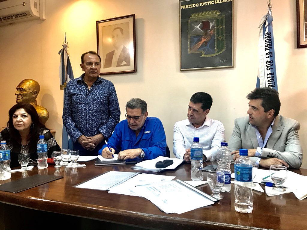 El candidato del Pueblo saldrá del PJ, por Internas o por consenso pero desde la Casa de Todos por qué  los días más felices siempre fueron y serán con Gobiernos PERONISTAS
Los trabajadores saben quien los contiene en épocas difíciles
<a href="/SergioGCasas/">Sergio Casas</a> <a href="/BederHerrera/">Luis Beder Herrera</a> <a href="/MarcelodelMoral/">Marcelo del Moral</a>