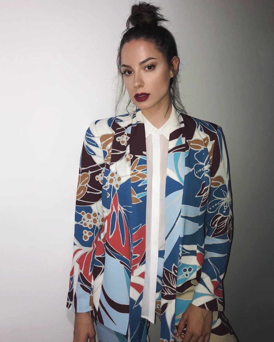 MissSaraJo's tweet photo. Yesterday’s look for #MTSVISION 📽
Blejzer i pantalone: Tijana Žunić
Frizura: Loft Parrucchieri by Maja Stanišić https://t.co/mnuLZWOq9e
