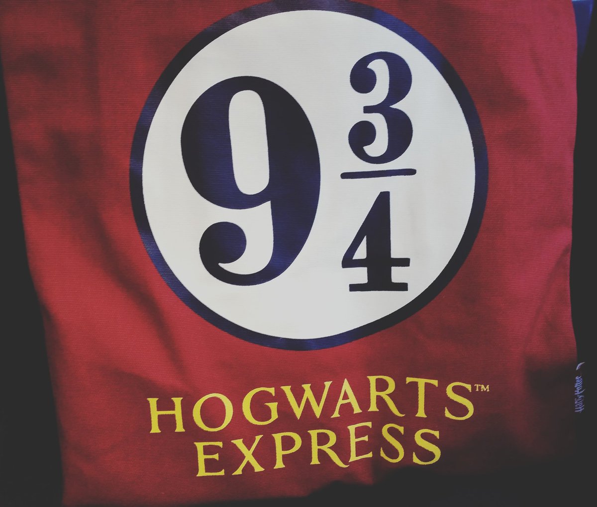 Reen_benkyou's tweet photo. I do not need this bag.
I have bought the bag.
#HarryPotter #scaredpotter https://t.co/OGQzgKvVot
