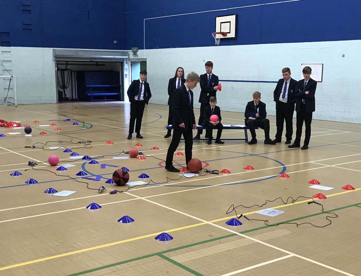 YGT_Mr_Howells's tweet photo. Yr. 10 GCSE PE Group today. Applying theoretical knowledge into practical #CVSystem https://t.co/uIuRXoPfF4