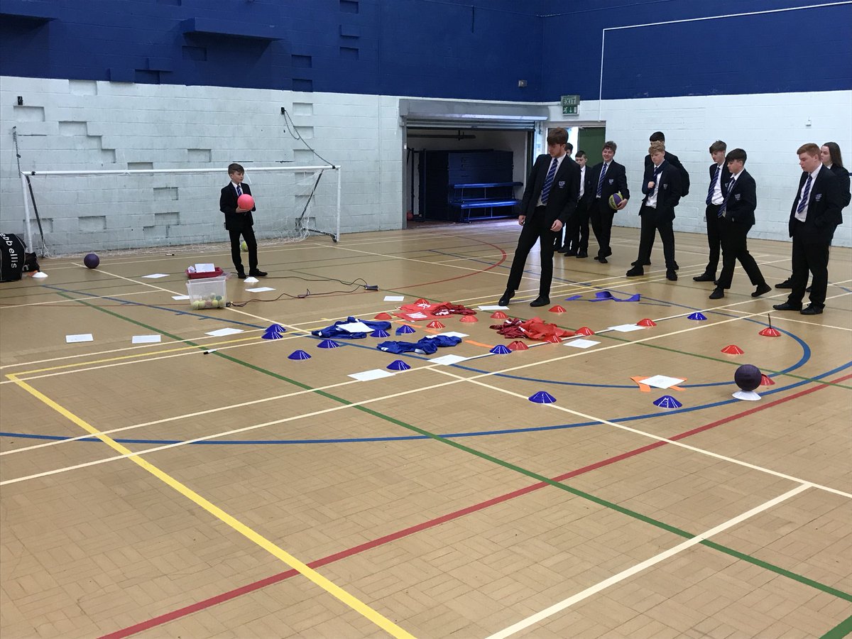YGT_Mr_Howells's tweet photo. Yr. 10 GCSE PE Group today. Applying theoretical knowledge into practical #CVSystem https://t.co/uIuRXoPfF4