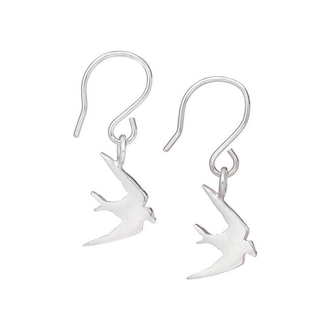 B_wildacre's tweet photo. I’m pretty sure I saw a swallow today - dipping and diving over the hedgerows of an ancient drovers’ way near my house. Happy days! Now waiting for the swifts - who inspired these @fairminedofficial earrings.

#wildacreearrings #wildacredesigns #naturein… https://t.co/DVO4C7kd2O https://t.co/zUJJKxNv6A