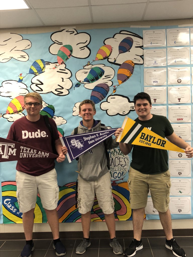 GenTXVictoria's tweet photo. #GenTxVictoria #CollegeIsWhatsNext #VWHS https://t.co/BffxVlMwbU