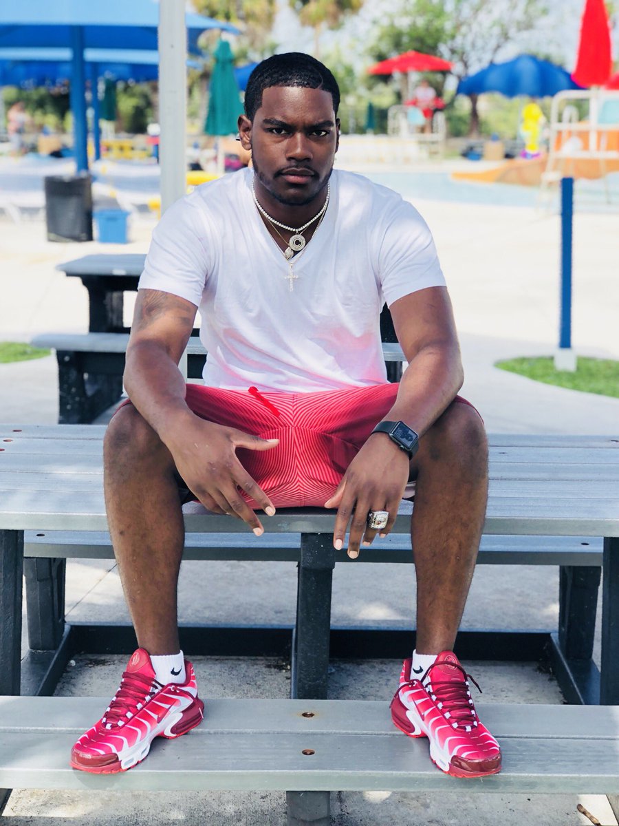 zachdixonjr's tweet image. I Was Born With This Drip 💧 I Came Out The Faucet 💦🌊💯 #SeniorPicnic #RipMa♥️