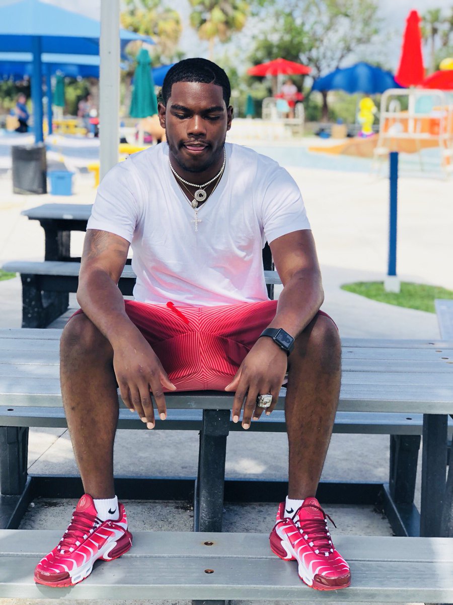 zachdixonjr's tweet image. I Was Born With This Drip 💧 I Came Out The Faucet 💦🌊💯 #SeniorPicnic #RipMa♥️