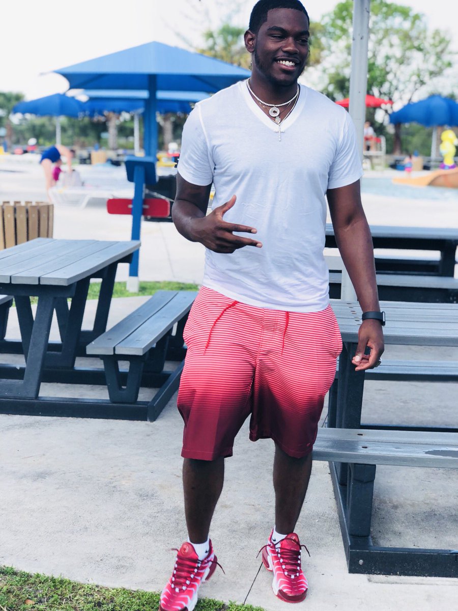 zachdixonjr's tweet image. I Was Born With This Drip 💧 I Came Out The Faucet 💦🌊💯 #SeniorPicnic #RipMa♥️