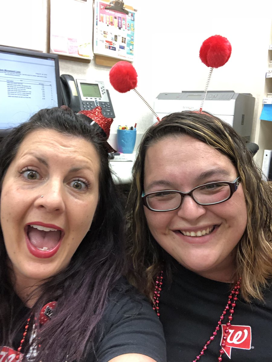 13815Walgreens's tweet photo. #NosesOn #FlairFriday https://t.co/QMPaLPuHRX