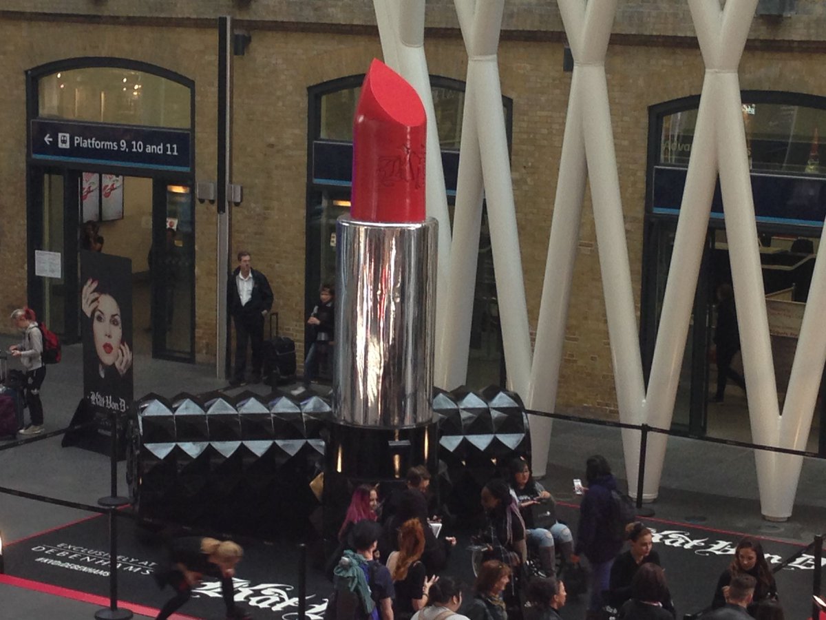 scene2ltd's tweet photo. Do you need a #giantprop for your event? Scene2 designs and builds for brands with innovation, craftsmanship and theatrical flair. This 5m tall "Studded Kiss" lipstick helped launch #KatVonD in the UK. Brief via @1000heads 
Get in touch - enquiries@scene2ltd.com https://t.co/KnVarRNy41