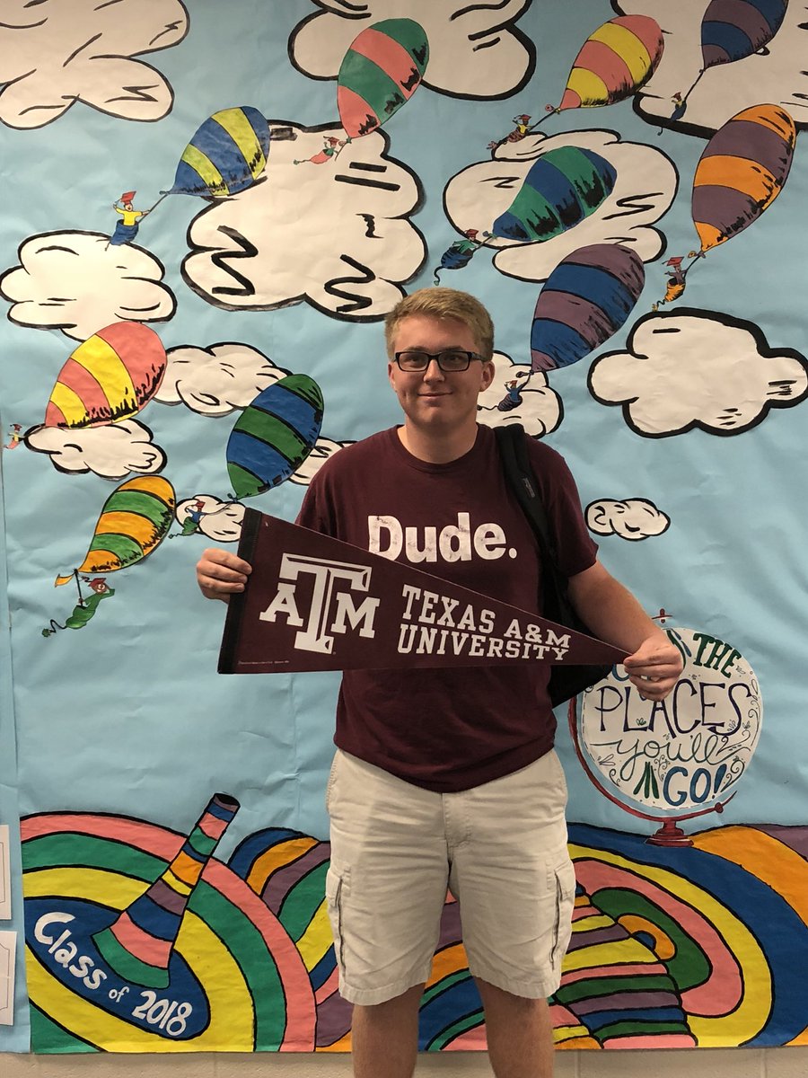 GenTXVictoria's tweet photo. #GenTxVictoria #CollegeIsWhatsNext #VWHS https://t.co/MvHfqdCUzw