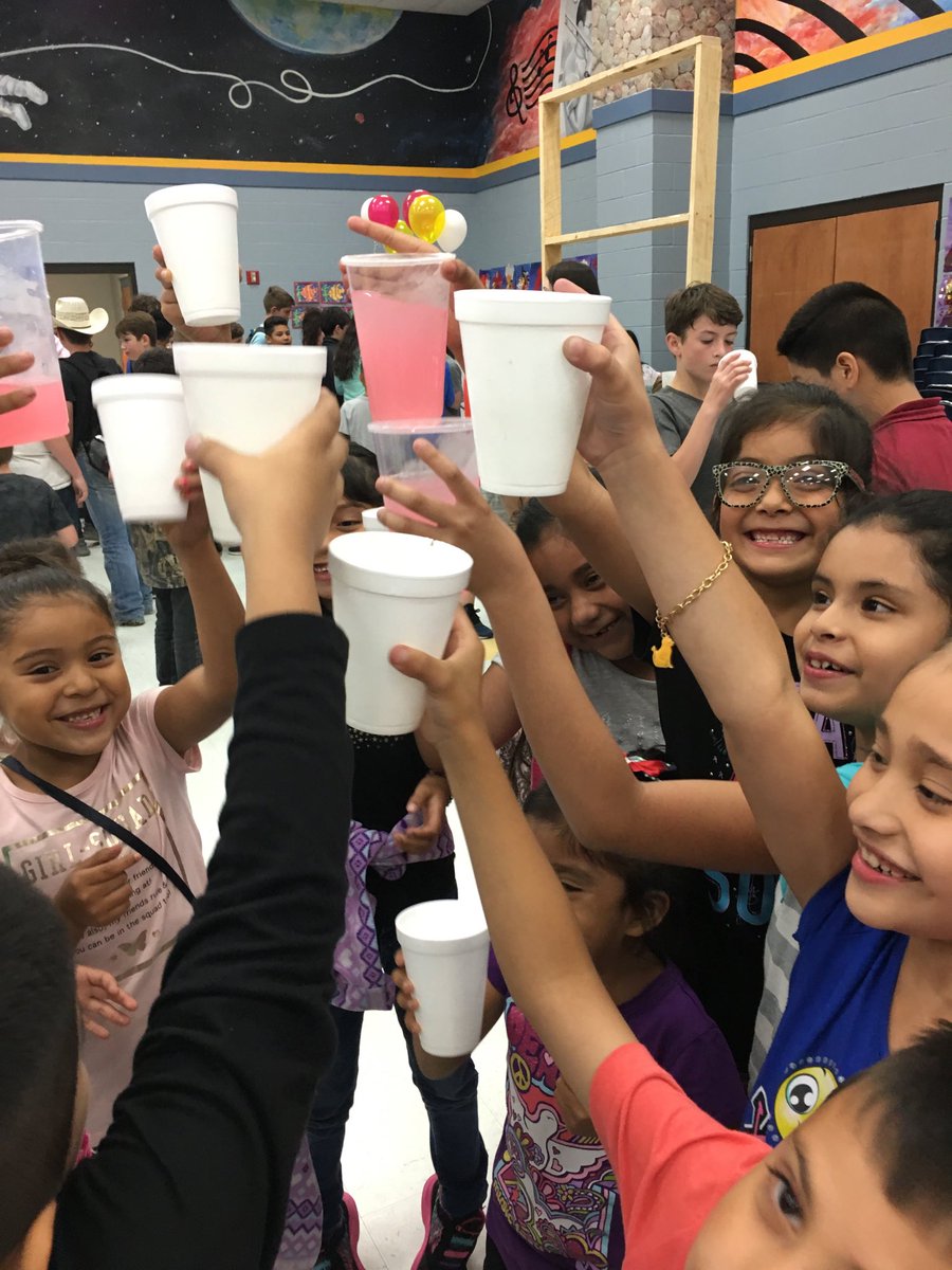 C27832419Cookl's tweet photo. Salud!  Harts Bluff lemonade stands!  #hbisd https://t.co/KONiq64oFP