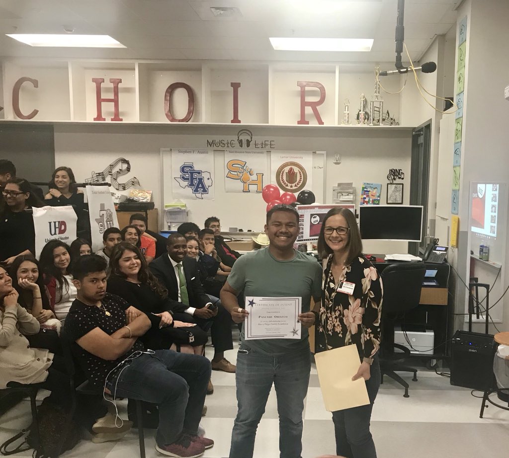 tariamuse's tweet photo. Congratulations to the NHECHS Class of 2018! Best of luck in all your future endeavors. @HISD_NHECHS @nhechs2018 @HISD2College https://t.co/LDEtiPdpNS