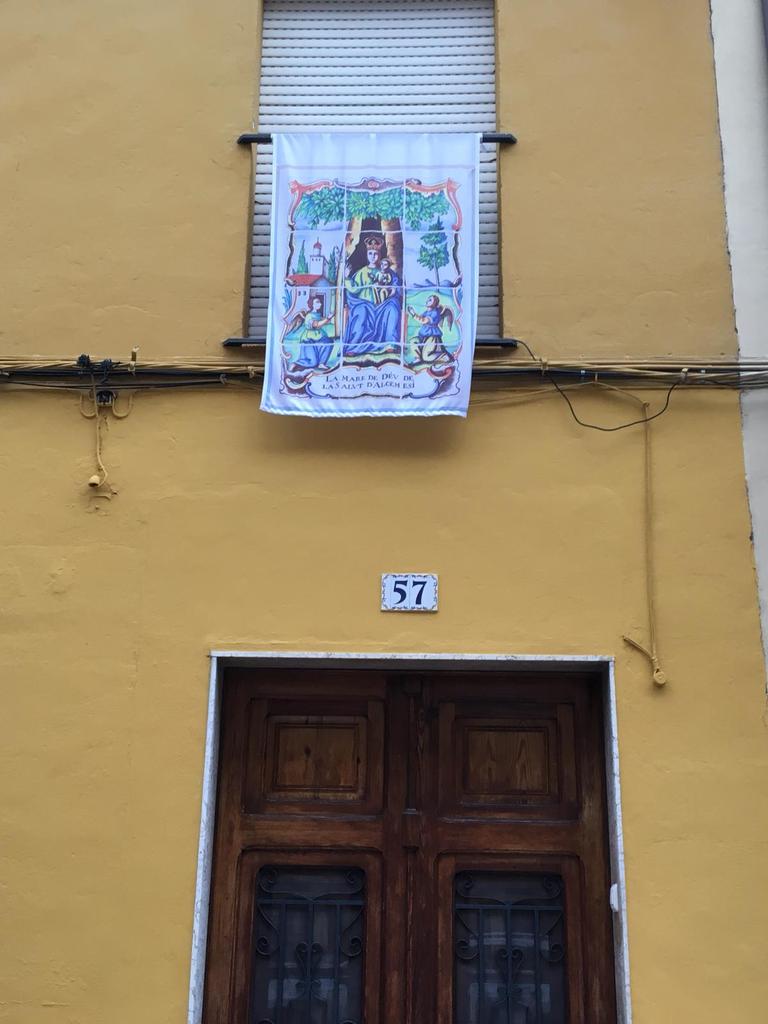 MareDeuDLaSalut's tweet photo. Regala el tapís d'enguany de La Mare de Déu. Disponible en Casa Mercedes i en La Caixa Rural. Amb només 20€ dones suport a La Festa. https://t.co/SUxbiqTGbv
