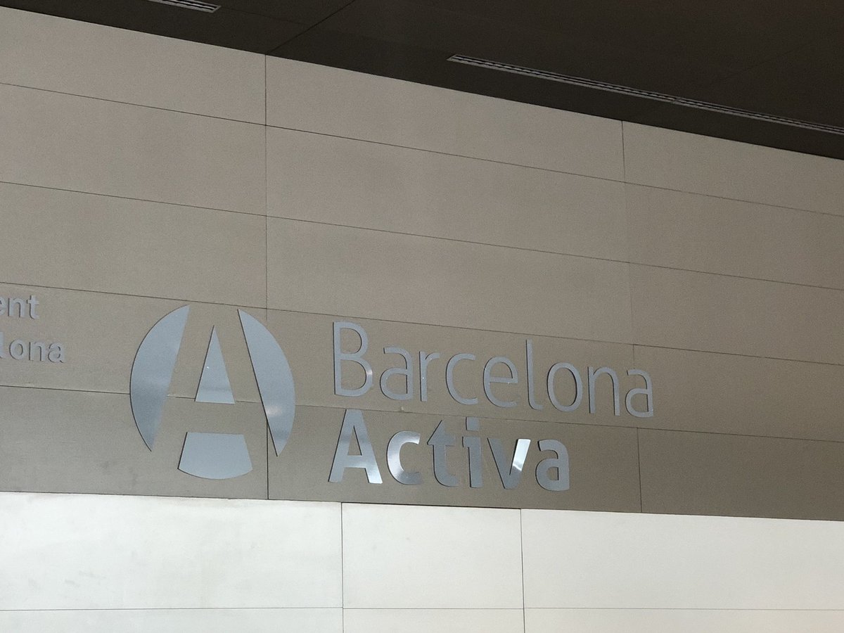 MagiclabTfn's tweet photo. Avui em tingut una sortida i em anat al Barcelona activa allà em fer diversos tallers per saber les nostres competències professionals tant en el estudi actual com en el futur.A sigut una bona experiència.📚💯 https://t.co/lc32kWbyJw aquí el enllaç @jesuitesFP #LAB1719 #LaNovaFP https://t.co/nciSkreeFm