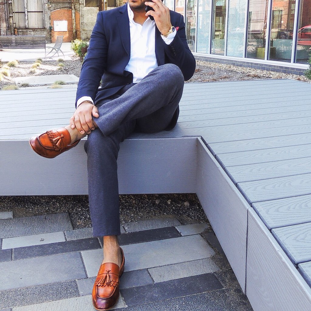 kicksforgents's tweet photo. Happy Friday Gents! 
Keep the hustle alive! 
Let @kicksforgents keep you comfortable as you work your way to success!
.
#silver #gold #pure #memoryfoam #impactresistant #technology #modern #nottheaverage #xrdtechnology #xrd #winning #mensshoes #tasselloafers #mensdressshoes https://t.co/iH1vG4Z4gq