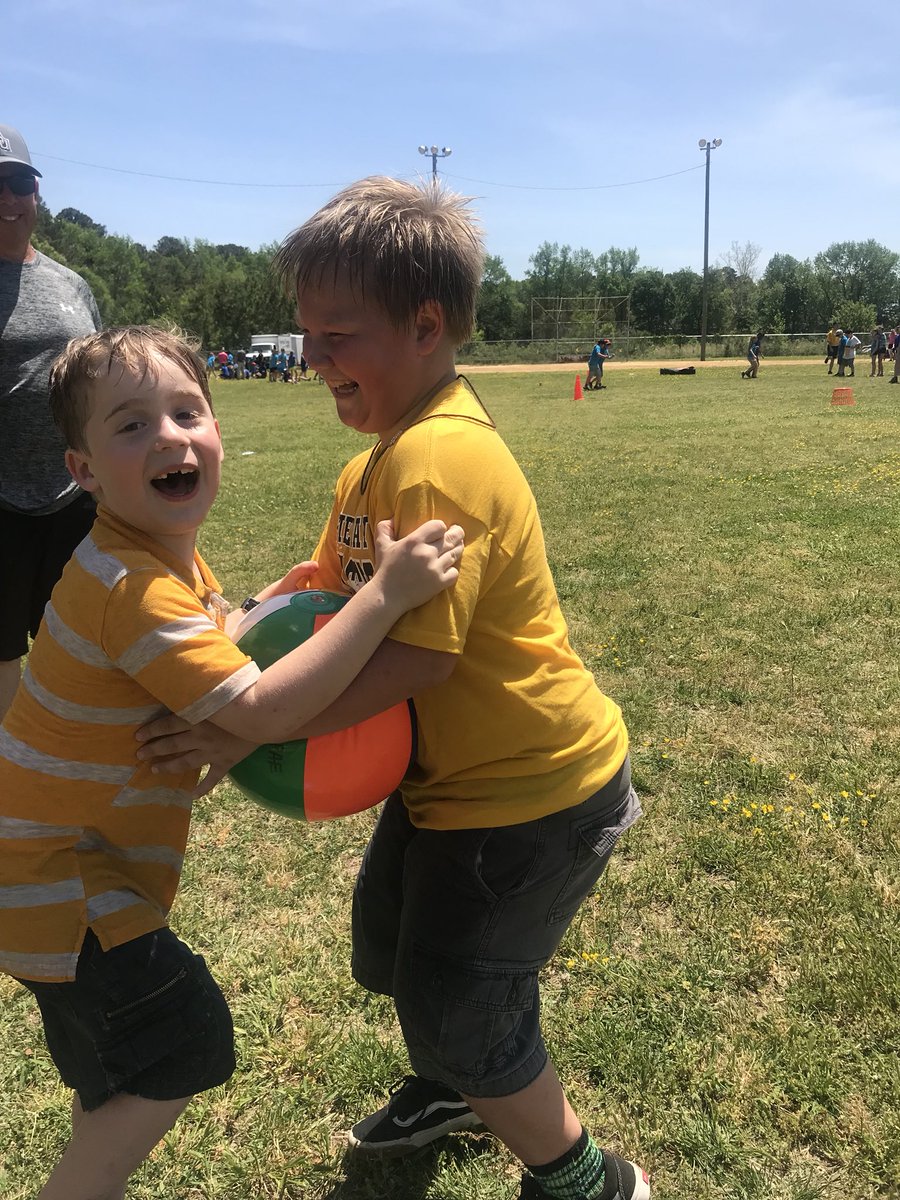 MrsWilliamsVB's tweet photo. Field Day fun part 2! ☀️ @paeseagulls @CMKernutt @Mrs_Orebaugh https://t.co/Rk3R2n4LDE