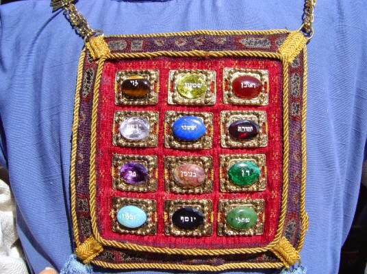 JoshuaHWeiss's tweet photo. HOT TAKE: The divine breastplate worn by the High Priest (aka Kohen Gadol) in the Jewish Temple of Jerusalem (aka Beit Hamikdash) was basically just a flattened out Infinity Gauntlet. #InfinityWar  #AvengersInfinityWar https://t.co/CD6ffI2QLm