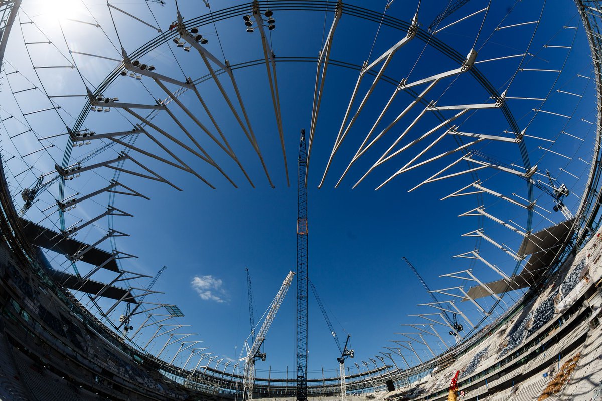 The stadium floodlights, supplied by <a href="/MuscoLighting/">Musco Lighting</a>, have begun to be installed on the south stand 💡🏟️

#SpursNewStadium