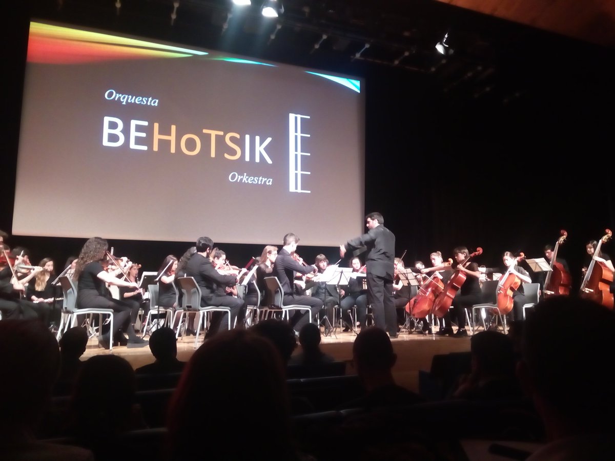 TEDxUDeusto's tweet photo. Por último... Cerramos este evento con la orquesta Behotsik @BehotsikOrkesta, quienes tocarán algunas de sus piezas. Esto sí que es arte!! #TEDxUDeusto https://t.co/z3zovfe1id