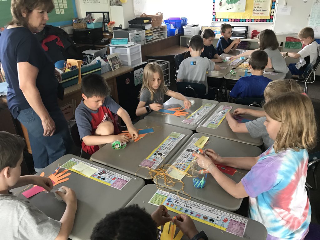 michaelmichows3's tweet photo. #Cossitt2ndRobotWeek #cossitttigerslearn @KarliNotActive More of 2nd grade’s robotic hand design. Watch out Iron man! https://t.co/WufI1mWpqG