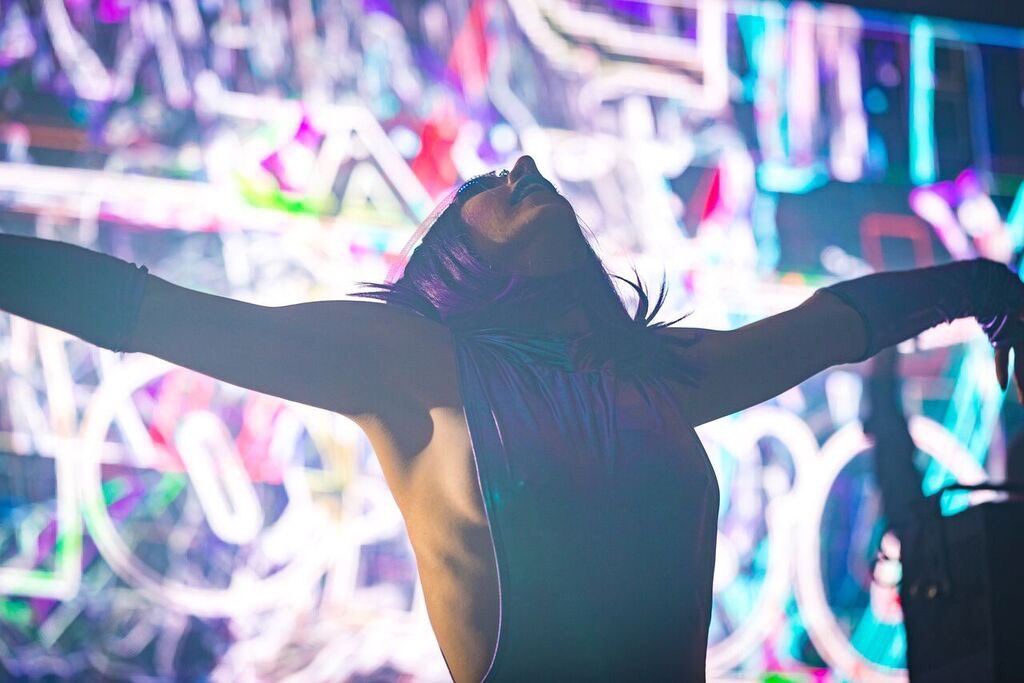 LightsAllNight's tweet photo. Walking into the weekend like... 🦄💿 https://t.co/VzZ2ErQmgw