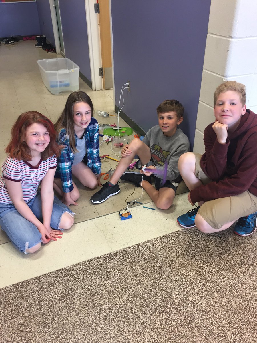 HorneUTES's tweet image. While their teacher’s away the kids get to play...students are working on designing and constructing an electrical device with their group #technologicalskills #problemsolving #creativity #collaboration #troubleshooting #stem